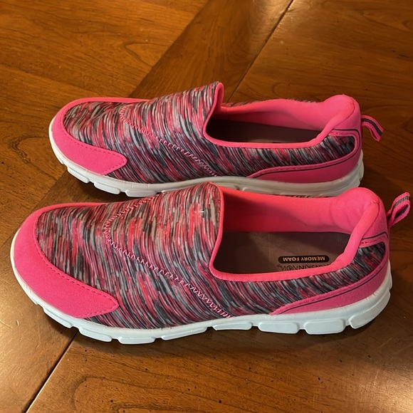 DANSKIN NOW Slip On Sneakers - size 4 - Picture 8 of 13